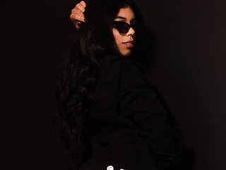 I'm 23 And I Am A Brunette, I'm A Camwhoring Hot Woman