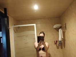 KarinaPlay23 live cam model at BongaCams