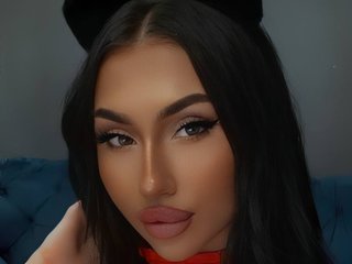 Qsstess: Live Cam Show