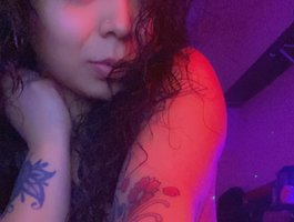 Watch  Kimmiakiss22 live on cam at BongaCams