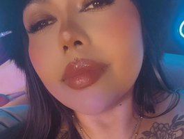 Webcam model shaynamanson from BongaCams