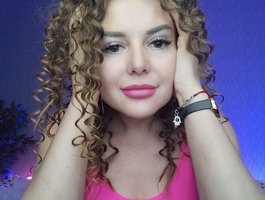 Watch  GloriaGrays live on cam at BongaCams