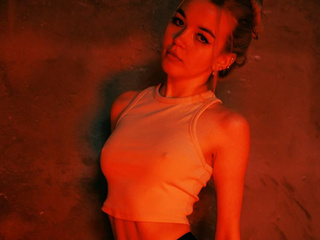 Неоновый демон