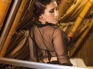 Lexie is horny as red 💋