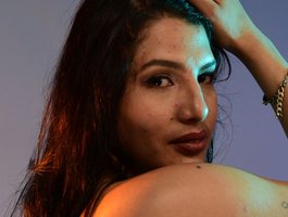 Watch  adrianasweet live on cam at BongaCams