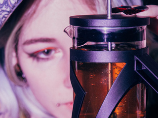 Я нам чай заварила