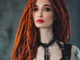 В кожаном платье 2