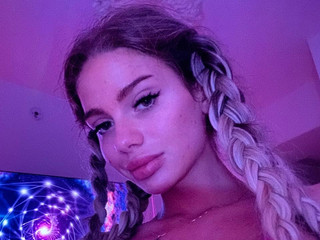 The Girl of Your Dreams: Up Close 💭