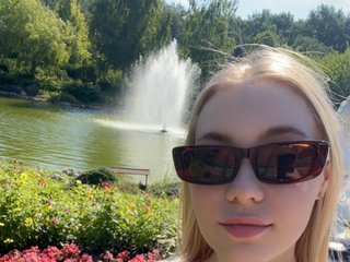 I Am A Blonde And My Model Name Is Missmouse1 And I'm A Webcam Alluring Hottie