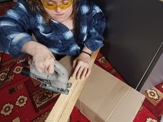 Распиливаю доску