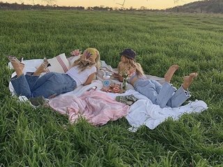 Our Name Is Sweet-girls And We Are A Sex Chat Pretty Group, 20 Is Our Age