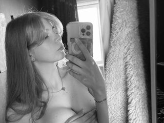 A Live Cam Horny Bimbo Is What I Am, I Am A Blonde 2