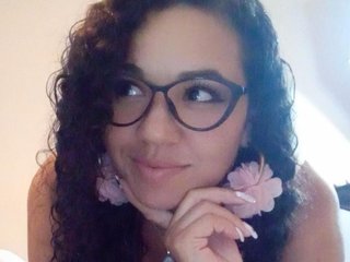 A Camwhoring Easy Hottie Is What I Am And I Am A Brunette! I'm 29 Years Of Age