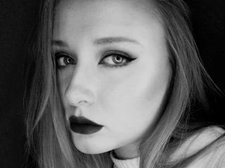 I'm A Camming Appealing Babe! I Am Named FoxyyXXX