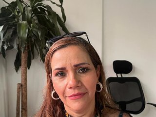 I Am A Blonde, I Am Named YolandaGlitter! I Am From Barranquilla