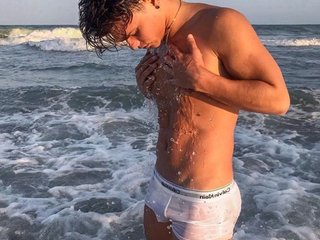 I'm 21 Years Of Age, At BongaCams I'm Named HeteroHotBoy And I Am A Brunette