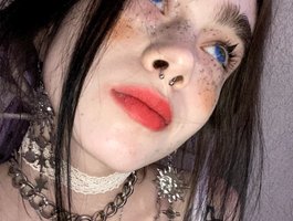 BrokenDoll666 live cam model at BongaCams