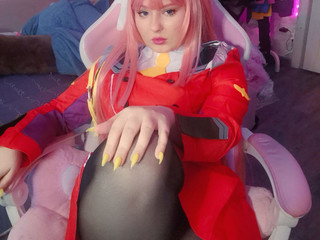 02 Darling in the Franxx