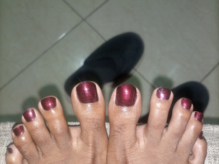 Freshly painted toes