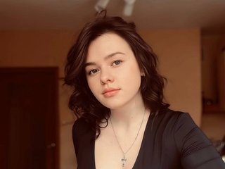 I Am A Brunette And I'm A Cam Stunning Woman, I'm 19 Years Old