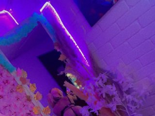 I Am A Brunette! A Live Chat Horny Gal Is What I Am 2