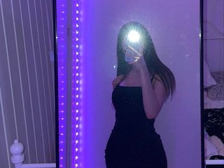 I'm 20 Years Old! I Am Named Chrystal-Lorrie, I'm A Live Chat Attractive Bimbo