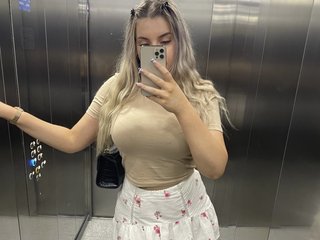 I'm 22 Years Old! I Am A Blonde And My Model Name Is LillyCutiee