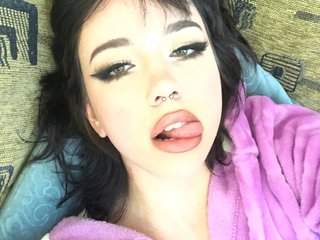 I'm A Camwhoring Cute Hottie! I Am A Brunette! I'm 19 Years Of Age