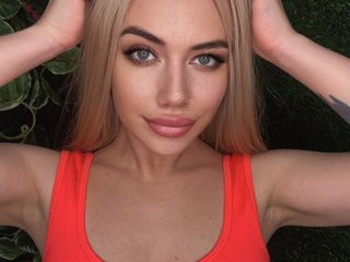 I'm A Live Cam Good-looking Babe! I Am A Blonde And I'm 18 Years Of Age