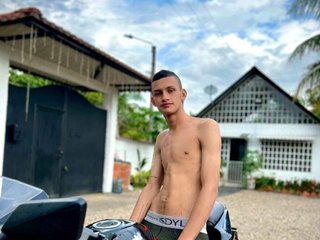 I Am From Villavicencio, I Am A Brunette! I'm 21 Yrs Old