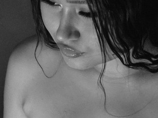 Come here! Lick my body