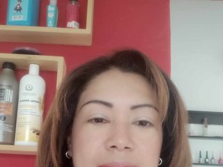 I Am A Blonde And A Live Webcam Appealing Woman Is What I Am