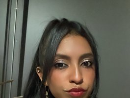 Adrianagrandeee profile