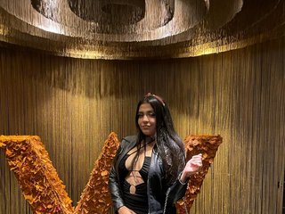 I'm 23 Yrs Old! I'm A Cam Appealing Honey And I Am A Brunette