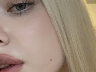 I Am A Blonde! My Age Is 20 Years Old! People Call Me MiniCatMeow