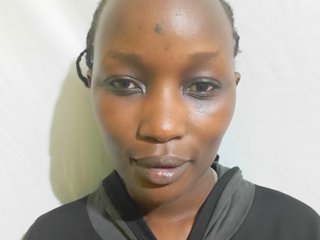 I'm 27 Yrs Old, People Call Me Tunderbee, I'm A Live Chat Horny Girl
