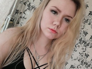 I'm A Camwhoring Sensual Bimbo And I Am A Blonde! I'm 23 Yrs Old