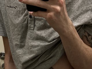I Am A Brunette! I Am Named Oilend, 25 Is My Age