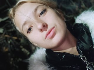 I Am A Blonde! A Live Webcam Desirable Babe Is What I Am
