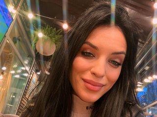 I Am A Brunette! I'm A Cam Graceful Lady And 25 Is My Age