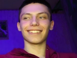 My Name Is Max-Maloy! I Am A Brunette
