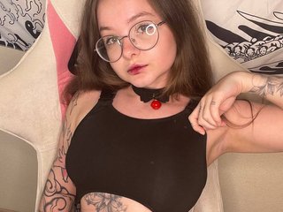I Am Named YuiBeesley! I'm 26 Years Of Age