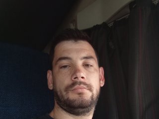 I Come From BucureÈ™ti! I Am A Brunette
