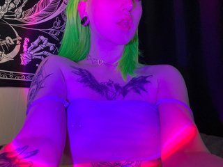 20 Is My Age! A Sex Chat Seductive Babe Is What I Am, At BongaCams People Call Me Drugidiot