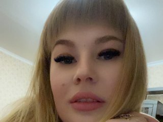 I'm A Live Chat Desirable Chick! My Model Name Is ZHanNeettAA