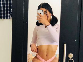 My Name Is Emily-smith! I'm 18 And I Come From Medellin