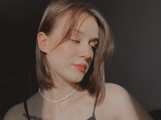 A Camming Beautiful Hottie Is What I Am, I Am A Brunette, I'm 21 Yrs Old