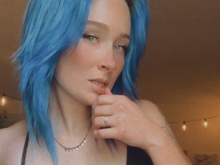 I Am A Blonde, People Call Me Kitten142, I'm 21 Years Of Age