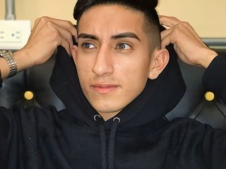 I Am A Brunette And People Call Me Elkinsexy69! 21 Is My Age