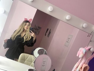 At BongaCams People Call Me Funnybannyse! I'm A Live Chat Delectable Chick
